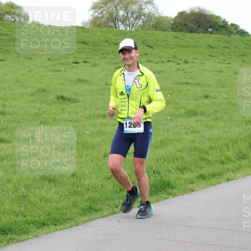 04.05.2025 - 8. Wedeler Halbmarathon Lena Gebhardt http://msf.ph/oto/7834932 04.05.2025 11:25:56 Laufen 1208 meine-sportfotos.de