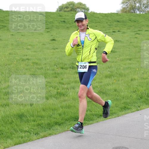 04.05.2025 - 8. Wedeler Halbmarathon Lena Gebhardt http://msf.ph/oto/7834943 04.05.2025 11:25:56 Laufen 1206 meine-sportfotos.de