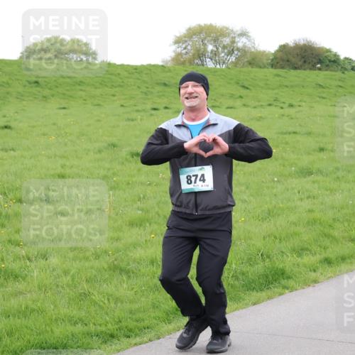 04.05.2025 - 8. Wedeler Halbmarathon Lena Gebhardt http://msf.ph/oto/7834946 04.05.2025 11:26:04 Laufen 874, 118 meine-sportfotos.de