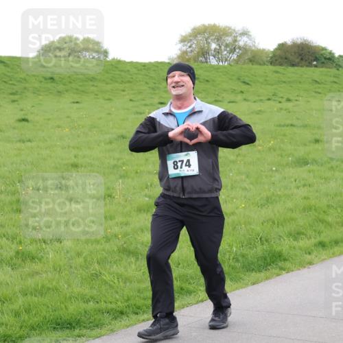 04.05.2025 - 8. Wedeler Halbmarathon Lena Gebhardt http://msf.ph/oto/7834949 04.05.2025 11:26:04 Laufen 874 meine-sportfotos.de