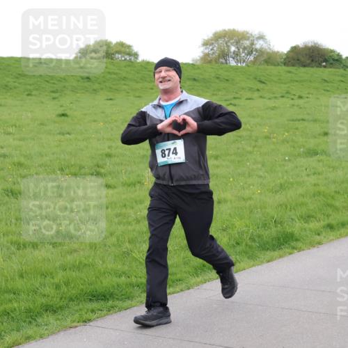 04.05.2025 - 8. Wedeler Halbmarathon Lena Gebhardt http://msf.ph/oto/7834958 04.05.2025 11:26:04 Laufen 874, 118 meine-sportfotos.de