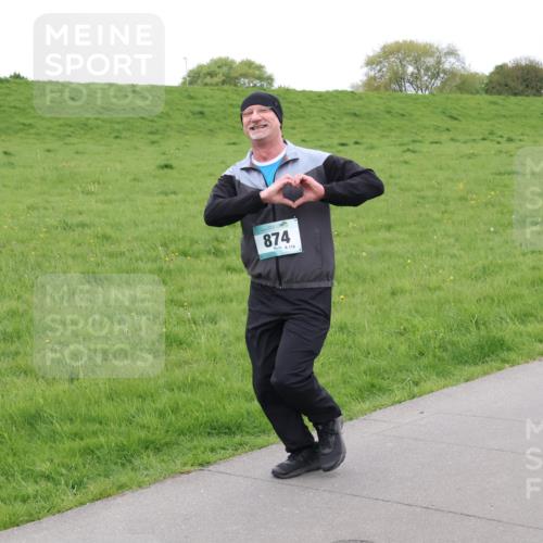 04.05.2025 - 8. Wedeler Halbmarathon Lena Gebhardt http://msf.ph/oto/7834965 04.05.2025 11:26:04 Laufen 874 meine-sportfotos.de