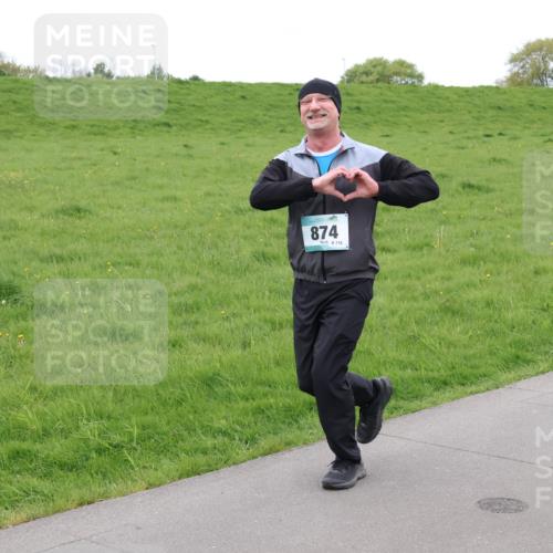04.05.2025 - 8. Wedeler Halbmarathon Lena Gebhardt http://msf.ph/oto/7834980 04.05.2025 11:26:04 Laufen 874, 118 meine-sportfotos.de