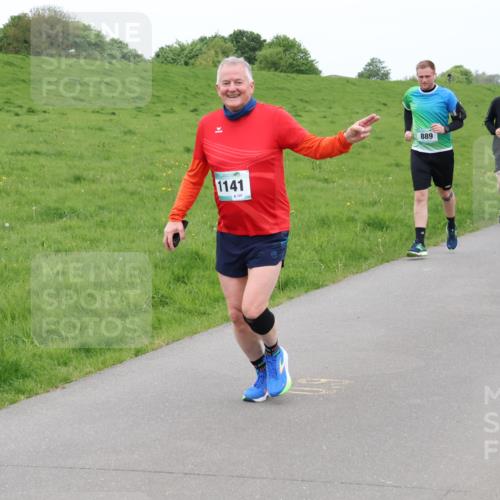 04.05.2025 - 8. Wedeler Halbmarathon Lena Gebhardt http://msf.ph/oto/7834999 04.05.2025 11:26:08 Laufen 1141, 129, 889, 466 meine-sportfotos.de