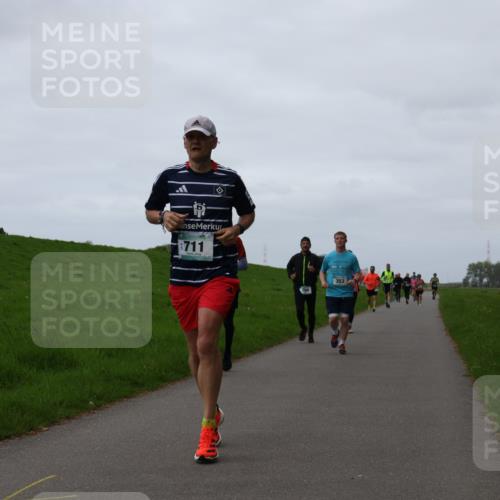 04.05.2025 - 8. Wedeler Halbmarathon Yannick Fuchs http://msf.ph/oto/7835016 04.05.2025 11:23:00 Laufen 711, 1 meine-sportfotos.de