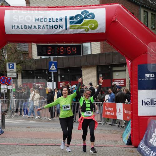 04.05.2025 - 8. Wedeler Halbmarathon Felixshl http://msf.ph/oto/7835026 04.05.2025 12:19:52 Ziel 571, 686, 688 meine-sportfotos.de