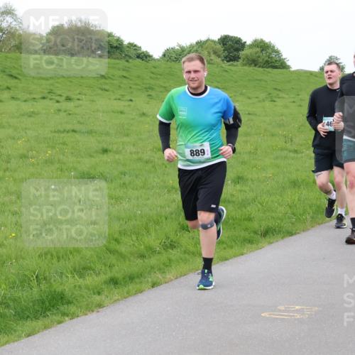04.05.2025 - 8. Wedeler Halbmarathon Lena Gebhardt http://msf.ph/oto/7835029 04.05.2025 11:26:10 Laufen 889, 46, 11 meine-sportfotos.de