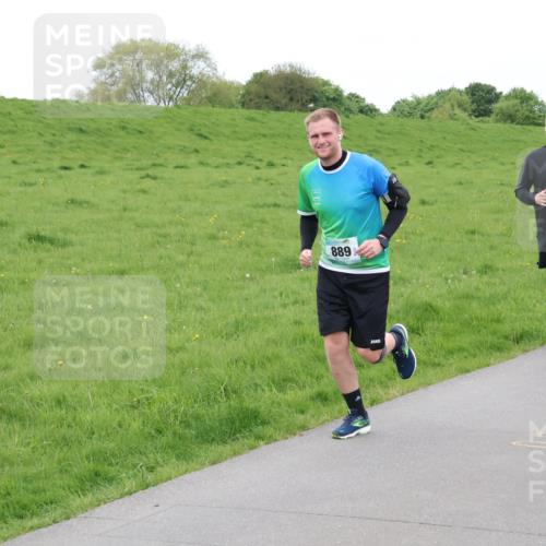 04.05.2025 - 8. Wedeler Halbmarathon Lena Gebhardt http://msf.ph/oto/7835031 04.05.2025 11:26:11 Laufen 889 meine-sportfotos.de