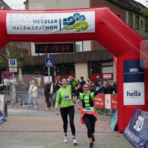 04.05.2025 - 8. Wedeler Halbmarathon Felixshl http://msf.ph/oto/7835053 04.05.2025 12:19:52 Ziel 571, 686, 688 meine-sportfotos.de