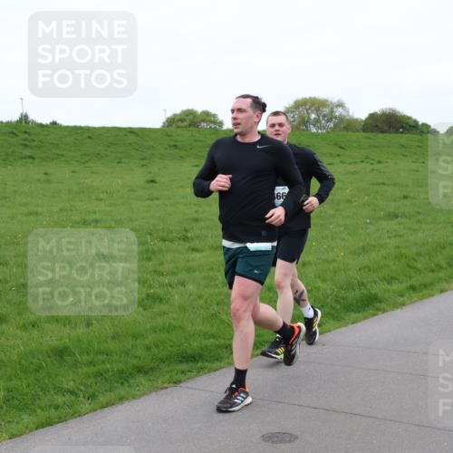 04.05.2025 - 8. Wedeler Halbmarathon Lena Gebhardt http://msf.ph/oto/7835059 04.05.2025 11:26:13 Laufen 66, 1175 meine-sportfotos.de