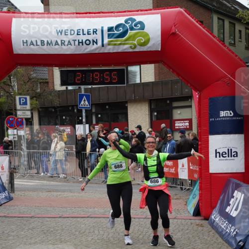 04.05.2025 - 8. Wedeler Halbmarathon Felixshl http://msf.ph/oto/7835063 04.05.2025 12:19:52 Ziel 571, 686, 688 meine-sportfotos.de
