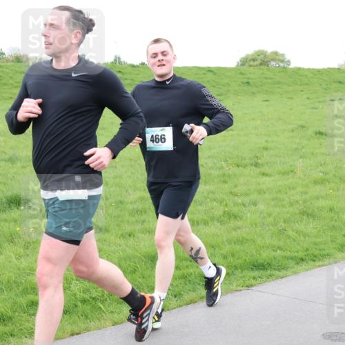 04.05.2025 - 8. Wedeler Halbmarathon Lena Gebhardt http://msf.ph/oto/7835071 04.05.2025 11:26:14 Laufen 466 meine-sportfotos.de