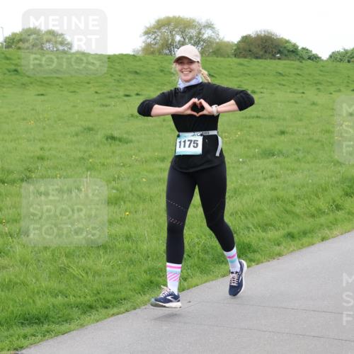 04.05.2025 - 8. Wedeler Halbmarathon Lena Gebhardt http://msf.ph/oto/7835087 04.05.2025 11:26:15 Laufen 1175 meine-sportfotos.de