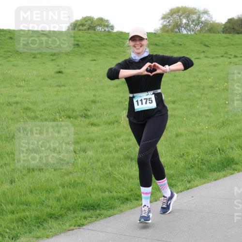 04.05.2025 - 8. Wedeler Halbmarathon Lena Gebhardt http://msf.ph/oto/7835095 04.05.2025 11:26:15 Laufen 1175 meine-sportfotos.de