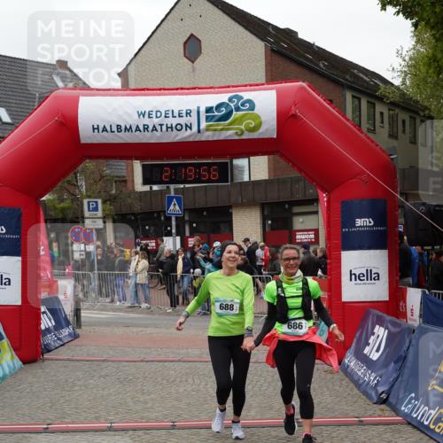 04.05.2025 - 8. Wedeler Halbmarathon Felixshl http://msf.ph/oto/7835096 04.05.2025 12:19:53 Ziel 571, 686, 688 meine-sportfotos.de