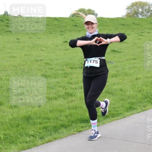 04.05.2025 - 8. Wedeler Halbmarathon Lena Gebhardt http://msf.ph/oto/7835108 04.05.2025 11:26:15 Laufen 1175 meine-sportfotos.de