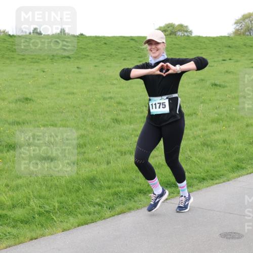 04.05.2025 - 8. Wedeler Halbmarathon Lena Gebhardt http://msf.ph/oto/7835113 04.05.2025 11:26:16 Laufen 1175 meine-sportfotos.de