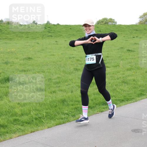 04.05.2025 - 8. Wedeler Halbmarathon Lena Gebhardt http://msf.ph/oto/7835119 04.05.2025 11:26:16 Laufen 1175 meine-sportfotos.de