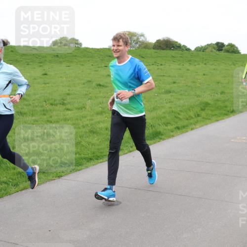 04.05.2025 - 8. Wedeler Halbmarathon Lena Gebhardt http://msf.ph/oto/7835147 04.05.2025 11:26:19 Laufen 752, 1155 meine-sportfotos.de