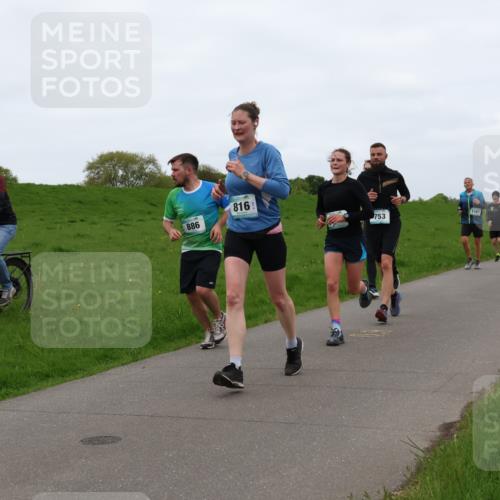 04.05.2025 - 8. Wedeler Halbmarathon Lena Gebhardt http://msf.ph/oto/7835159 04.05.2025 11:26:36 Laufen 886, 816, 753, 1167 meine-sportfotos.de