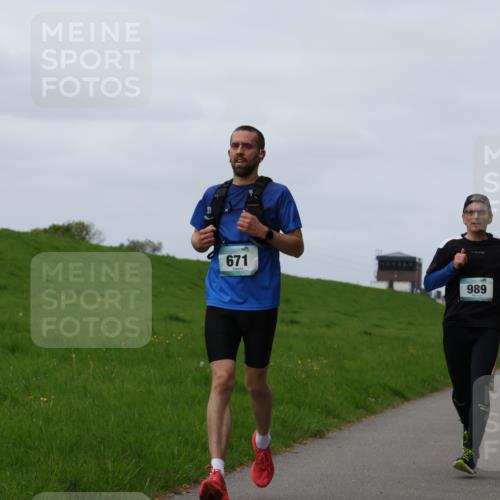 04.05.2025 - 8. Wedeler Halbmarathon Yannick Fuchs http://msf.ph/oto/7835201 04.05.2025 11:44:15 Laufen 671, 989 meine-sportfotos.de