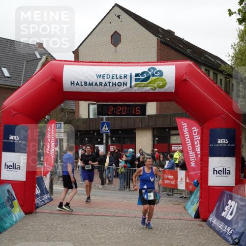04.05.2025 - 8. Wedeler Halbmarathon Felixshl http://msf.ph/oto/7835207 04.05.2025 12:20:14 Ziel 330, 657, 658 meine-sportfotos.de