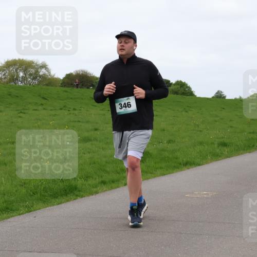 04.05.2025 - 8. Wedeler Halbmarathon Lena Gebhardt http://msf.ph/oto/7835220 04.05.2025 11:26:47 Laufen 346, 736 meine-sportfotos.de