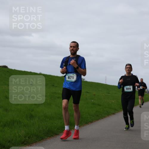 04.05.2025 - 8. Wedeler Halbmarathon Yannick Fuchs http://msf.ph/oto/7835239 04.05.2025 11:44:16 Laufen 671, 989 meine-sportfotos.de