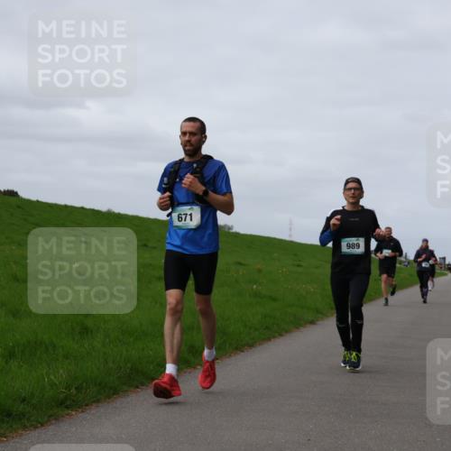 04.05.2025 - 8. Wedeler Halbmarathon Yannick Fuchs http://msf.ph/oto/7835241 04.05.2025 11:44:17 Laufen 671, 989 meine-sportfotos.de