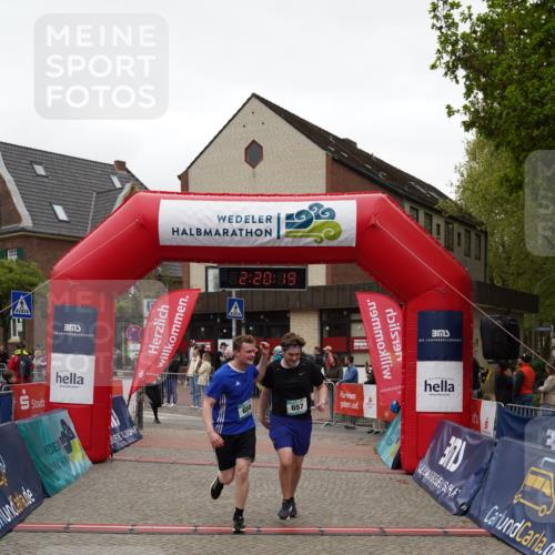 04.05.2025 - 8. Wedeler Halbmarathon Felixshl http://msf.ph/oto/7835267 04.05.2025 12:20:17 Ziel 330, 657, 658, 677 meine-sportfotos.de