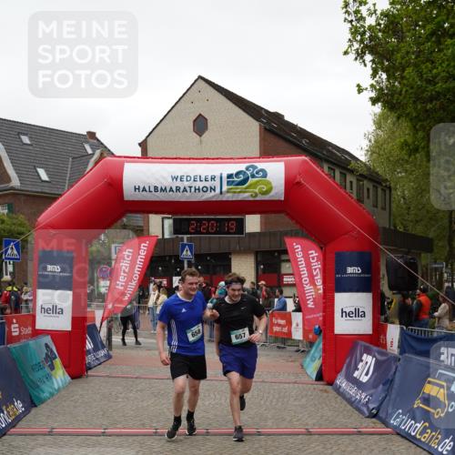04.05.2025 - 8. Wedeler Halbmarathon Felixshl http://msf.ph/oto/7835279 04.05.2025 12:20:17 Ziel 330, 657, 658, 677 meine-sportfotos.de