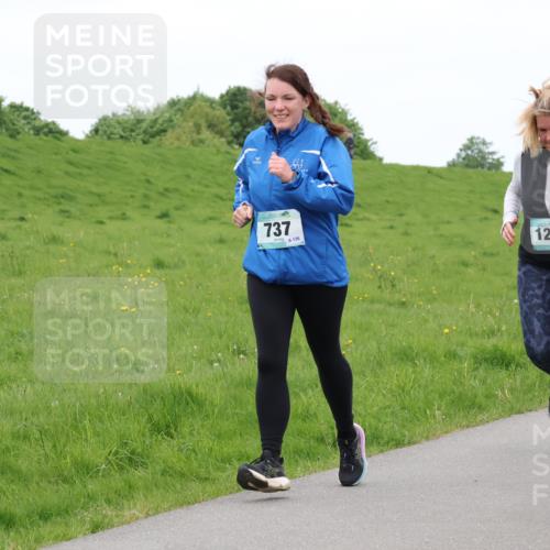 04.05.2025 - 8. Wedeler Halbmarathon Lena Gebhardt http://msf.ph/oto/7835282 04.05.2025 11:27:05 Laufen 3, 737, 136, 1200, 05 meine-sportfotos.de