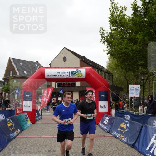 04.05.2025 - 8. Wedeler Halbmarathon Felixshl http://msf.ph/oto/7835320 04.05.2025 12:20:18 Ziel 330, 657, 658, 677 meine-sportfotos.de