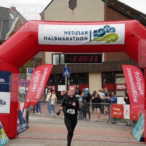 04.05.2025 - 8. Wedeler Halbmarathon Felixshl http://msf.ph/oto/7835348 04.05.2025 12:20:21 Ziel 657, 677 meine-sportfotos.de