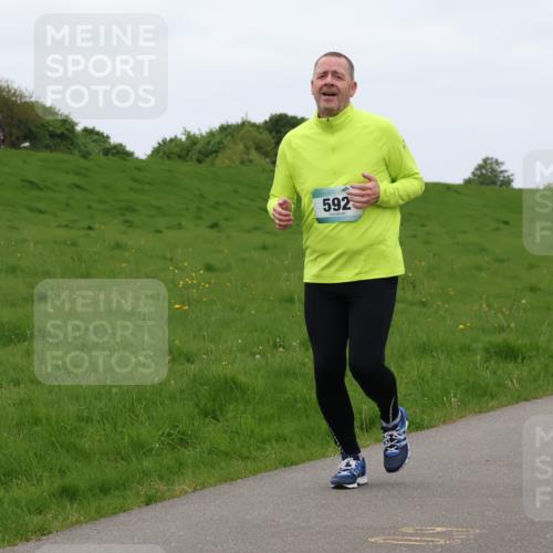 04.05.2025 - 8. Wedeler Halbmarathon Lena Gebhardt http://msf.ph/oto/7835363 04.05.2025 11:27:17 Laufen 592 meine-sportfotos.de