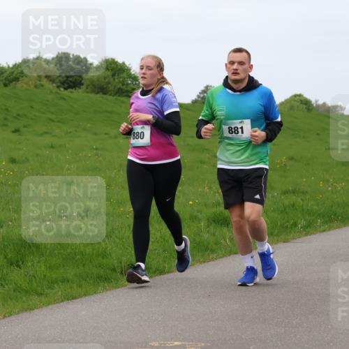 04.05.2025 - 8. Wedeler Halbmarathon Lena Gebhardt http://msf.ph/oto/7835370 04.05.2025 11:27:25 Laufen 880, 881, 26 meine-sportfotos.de