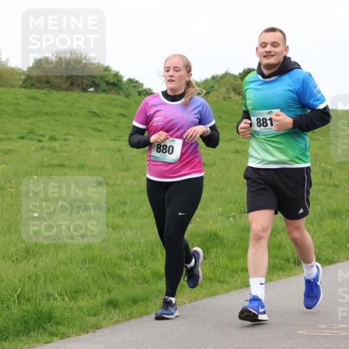 04.05.2025 - 8. Wedeler Halbmarathon Lena Gebhardt http://msf.ph/oto/7835381 04.05.2025 11:27:27 Laufen 880, 881, 26 meine-sportfotos.de