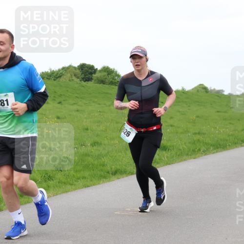 04.05.2025 - 8. Wedeler Halbmarathon Lena Gebhardt http://msf.ph/oto/7835384 04.05.2025 11:27:27 Laufen 881, 526 meine-sportfotos.de