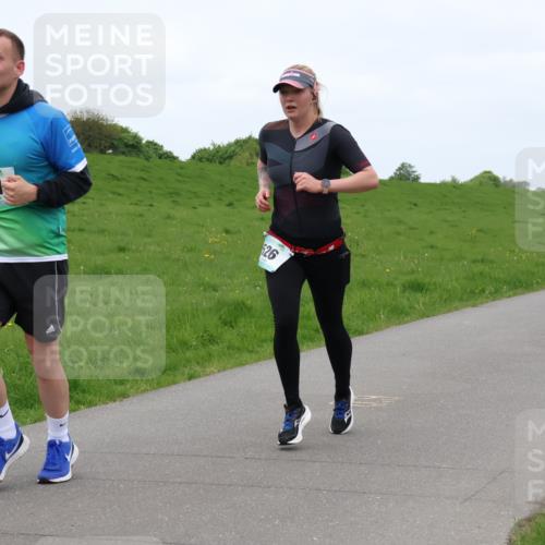 04.05.2025 - 8. Wedeler Halbmarathon Lena Gebhardt http://msf.ph/oto/7835393 04.05.2025 11:27:28 Laufen 3, 881, 526 meine-sportfotos.de