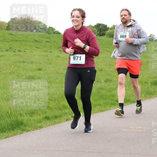 04.05.2025 - 8. Wedeler Halbmarathon Lena Gebhardt http://msf.ph/oto/7835496 04.05.2025 11:27:45 Laufen 971, 669 meine-sportfotos.de