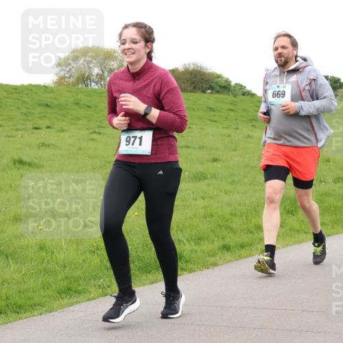 04.05.2025 - 8. Wedeler Halbmarathon Lena Gebhardt http://msf.ph/oto/7835505 04.05.2025 11:27:46 Laufen 971, 669 meine-sportfotos.de