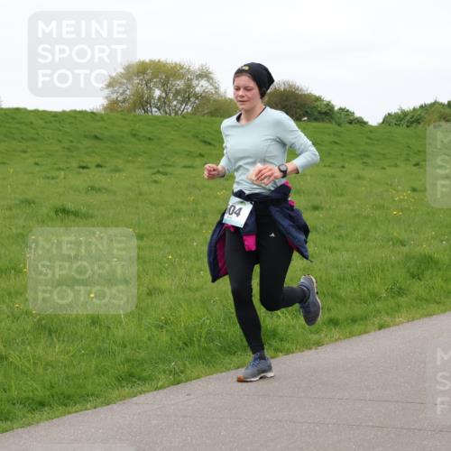 04.05.2025 - 8. Wedeler Halbmarathon Lena Gebhardt http://msf.ph/oto/7835559 04.05.2025 11:27:51 Laufen 04 meine-sportfotos.de