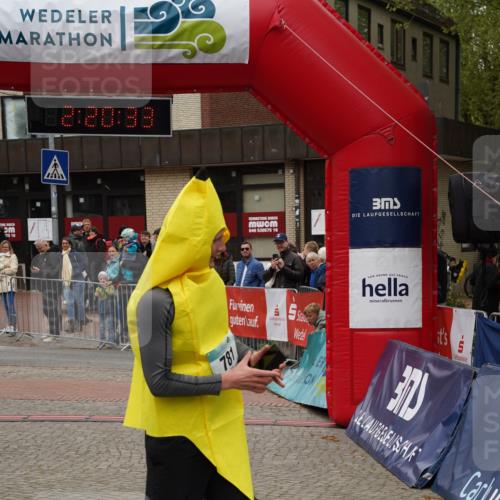 04.05.2025 - 8. Wedeler Halbmarathon Felixshl http://msf.ph/oto/7835560 04.05.2025 12:20:31 Ziel 780, 781 meine-sportfotos.de