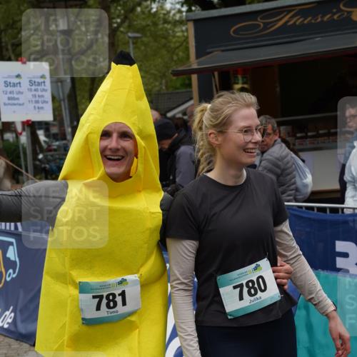 04.05.2025 - 8. Wedeler Halbmarathon Felixshl http://msf.ph/oto/7835596 04.05.2025 12:20:34 Ziel  meine-sportfotos.de