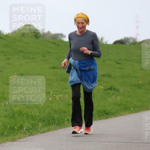 04.05.2025 - 8. Wedeler Halbmarathon Lena Gebhardt http://msf.ph/oto/7835599 04.05.2025 11:28:03 Laufen  meine-sportfotos.de