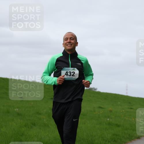 04.05.2025 - 8. Wedeler Halbmarathon Yannick Fuchs http://msf.ph/oto/7835623 04.05.2025 11:44:37 Laufen 432 meine-sportfotos.de