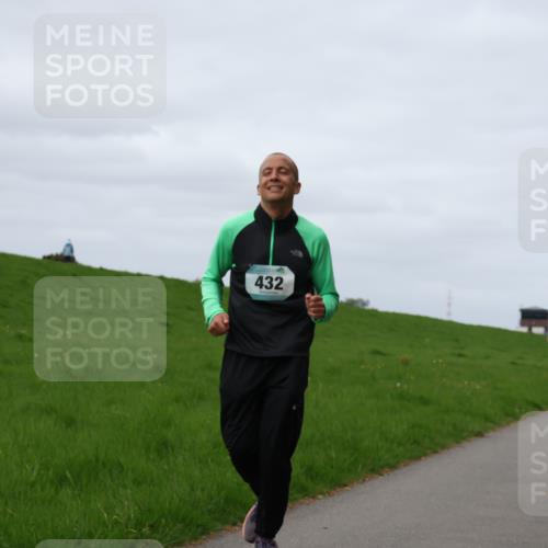 04.05.2025 - 8. Wedeler Halbmarathon Yannick Fuchs http://msf.ph/oto/7835628 04.05.2025 11:44:37 Laufen 432 meine-sportfotos.de