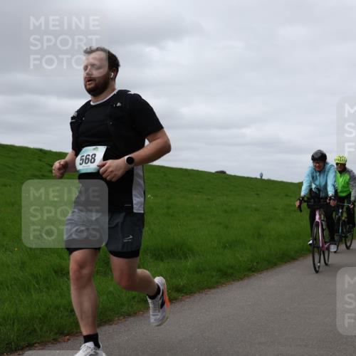 04.05.2025 - 8. Wedeler Halbmarathon Yannick Fuchs http://msf.ph/oto/7835682 04.05.2025 11:44:48 Laufen 568, 11 meine-sportfotos.de