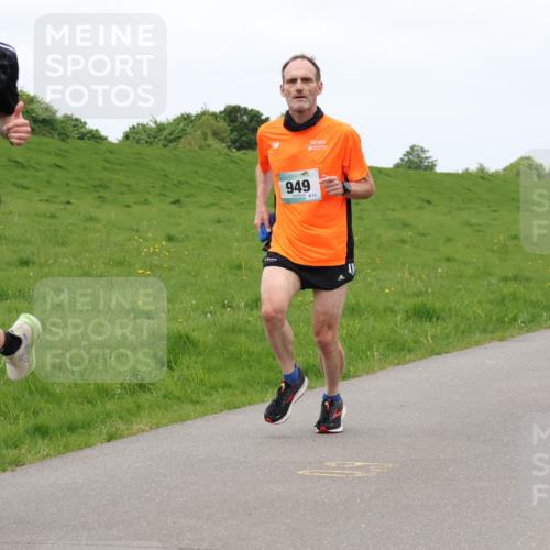 04.05.2025 - 8. Wedeler Halbmarathon Lena Gebhardt http://msf.ph/oto/7835701 04.05.2025 11:28:28 Laufen 265, 949, 13 meine-sportfotos.de