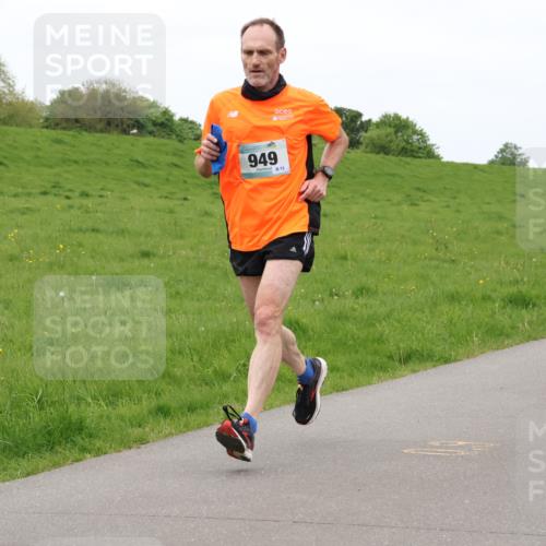 04.05.2025 - 8. Wedeler Halbmarathon Lena Gebhardt http://msf.ph/oto/7835709 04.05.2025 11:28:28 Laufen 949, 13 meine-sportfotos.de